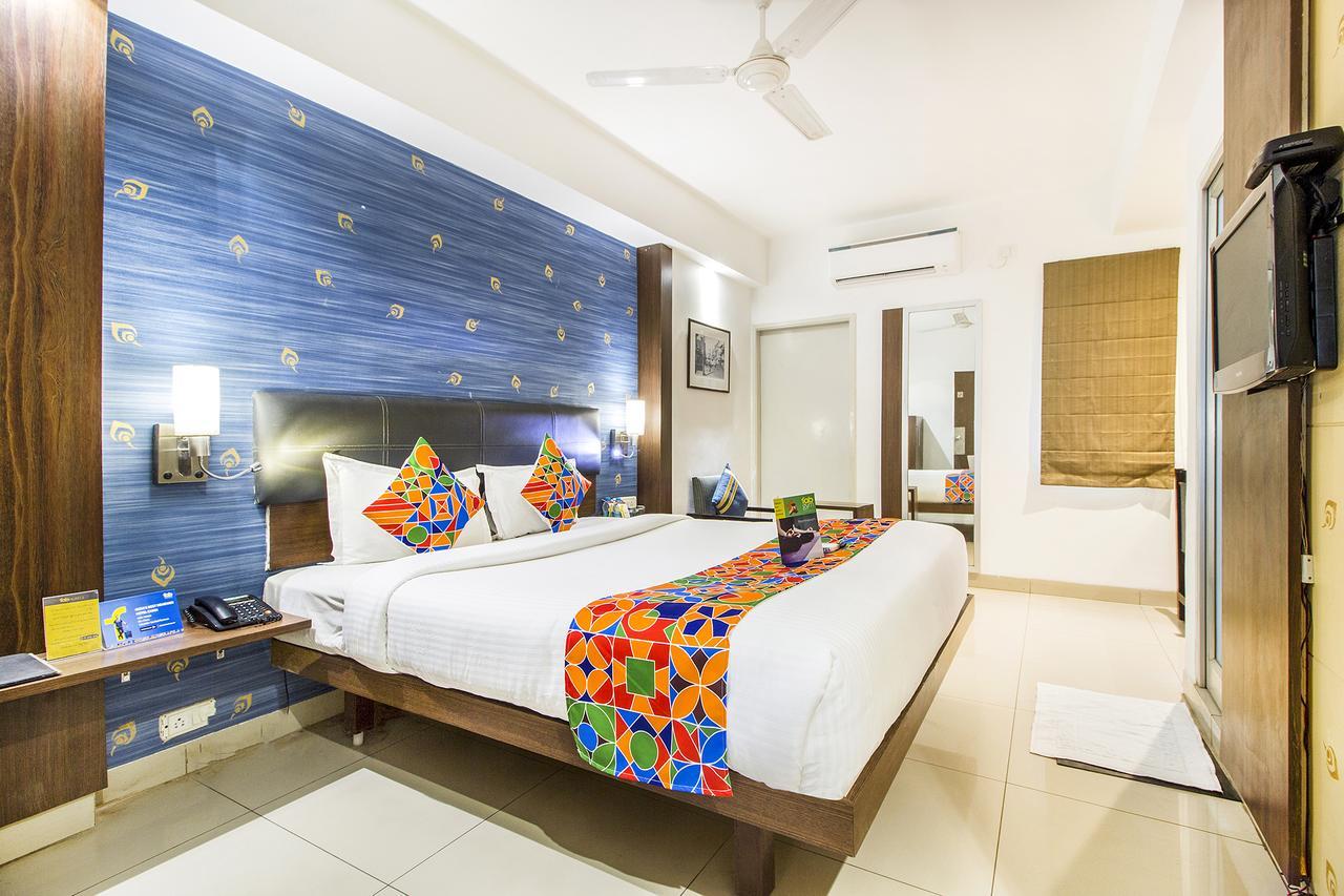 Hotel Fabexpress Kalyan Vadodara Zewnętrze zdjęcie