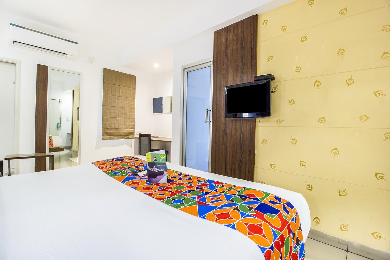 Hotel Fabexpress Kalyan - Nr Dairy Dan Circle Vadodara Zewnętrze zdjęcie