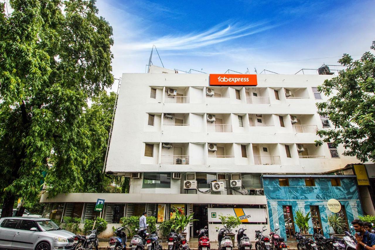 Hotel Fabexpress Kalyan - Nr Dairy Dan Circle Vadodara Zewnętrze zdjęcie